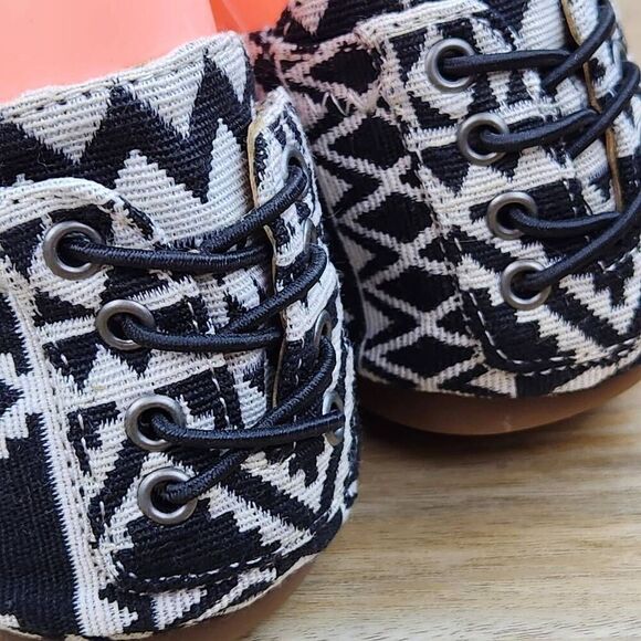 🔹️NWT Lucky Black & Cream Tribal Aztec "Echo 2" Laced Ballet Flats Size 8 - Picture 9 of 12